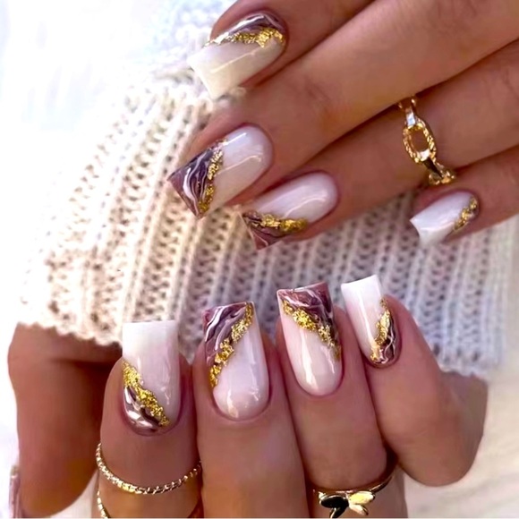 Marilyn’s Mood Glue On Nails/ Glue Included - Picture 1 of 1